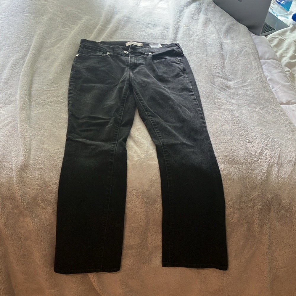 Levis Low-Rise Black Jeans